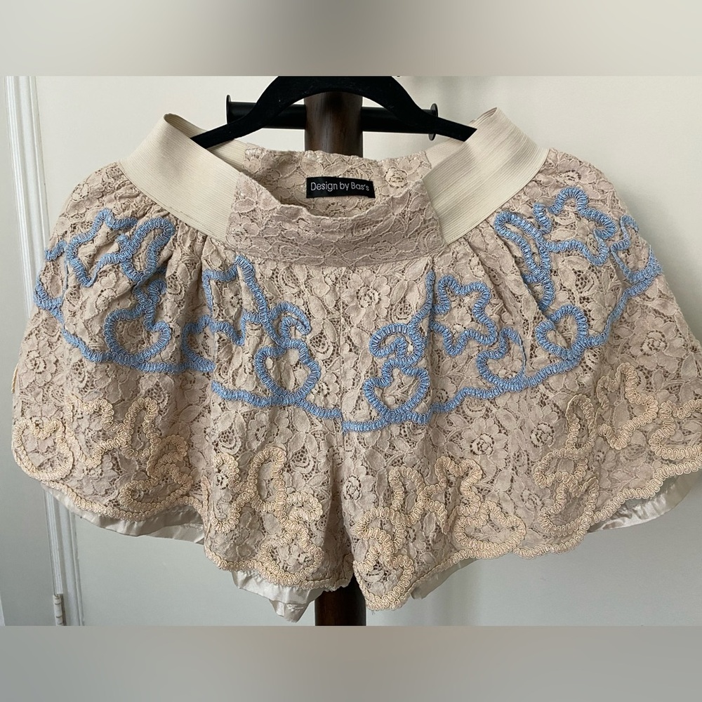 Lace Shorts with Blue and Brown Embroidery Size 6